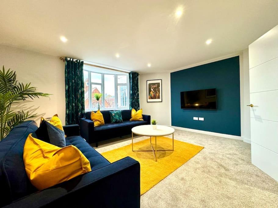 Bournemouth Getaway: 3Br Apartment Near Beach Luaran gambar