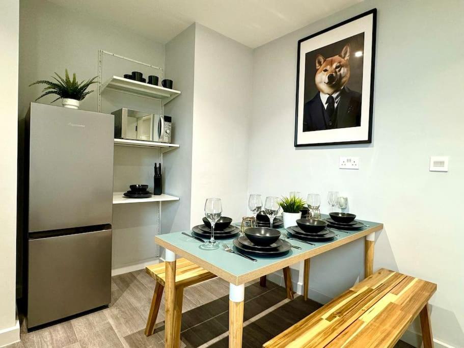 Bournemouth Getaway: 3Br Apartment Near Beach Luaran gambar