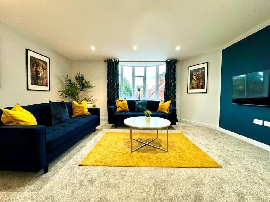 Bournemouth Getaway: 3Br Apartment Near Beach Luaran gambar