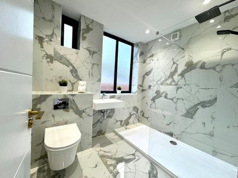 Bournemouth Getaway: 3Br Apartment Near Beach Luaran gambar