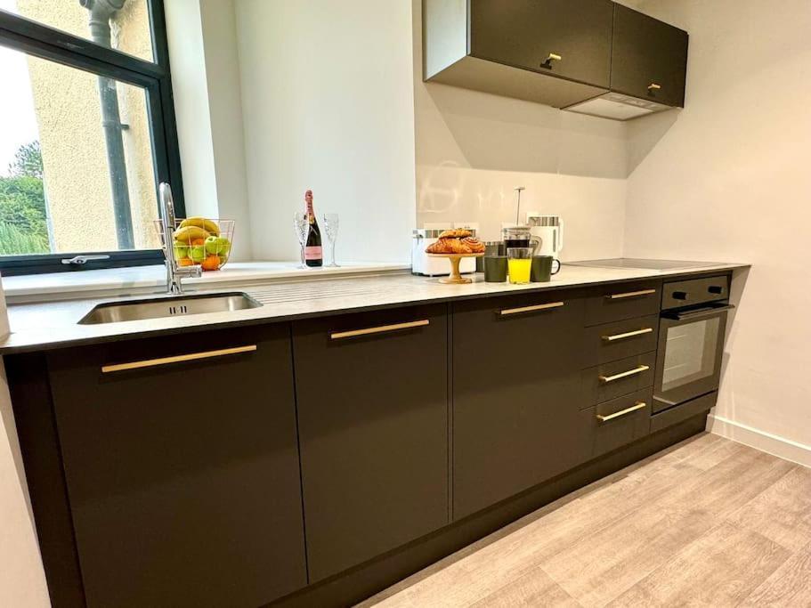 Bournemouth Getaway: 3Br Apartment Near Beach Luaran gambar